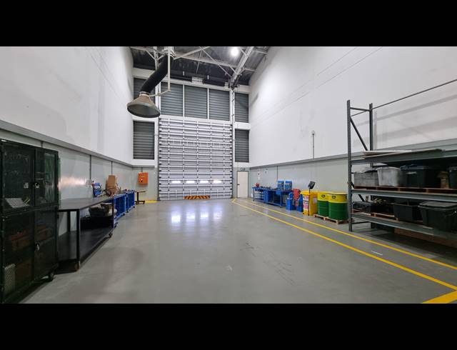 4,633M² WAREHOUSE FOR SALE IN HUGHES